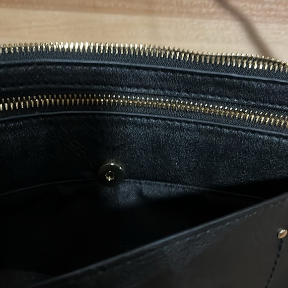 Elegant Black Crossbody Bag - Picture 5 of 5